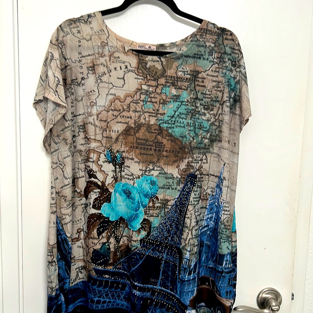 Blouse with Turn Eiffel Tower print